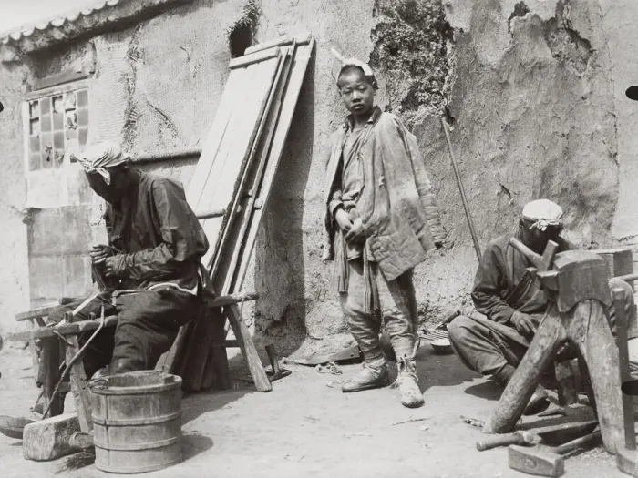 Framed Print : Chinese carpenters, wood workers, China Framed Print : Chinese carpenters, wood workers, China