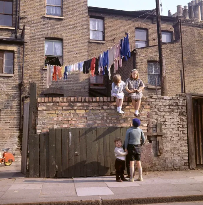 Framed Print : Chldren on a wall, with washing, Balham, SW London Framed Print : Chldren on a wall, with washing, Balham, SW London