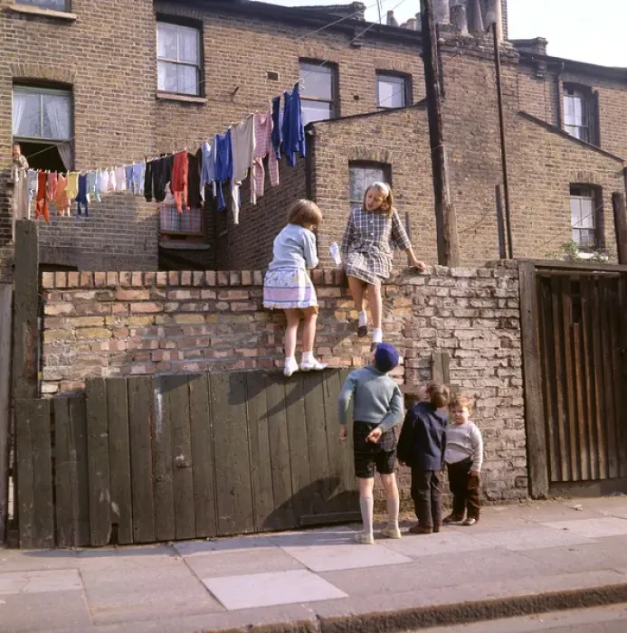 Framed Print : Chldren on a wall, with washing, Balham, SW London Framed Print : Chldren on a wall, with washing, Balham, SW London