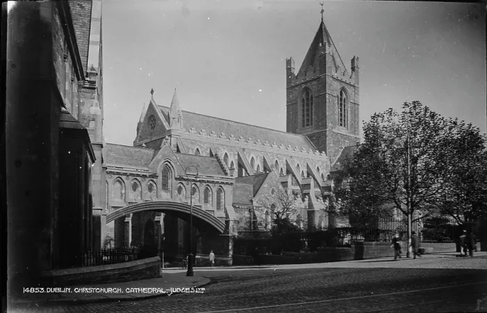 Framed Print : Christchurch Cathedral in Dublin Framed Print : Christchurch Cathedral in Dublin