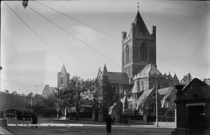 Framed Print : Christchurch Cathedral in Dublin Framed Print : Christchurch Cathedral in Dublin