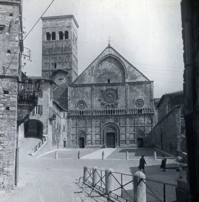 Framed Print : Church at Assisi, Italy Framed Print : Church at Assisi, Italy