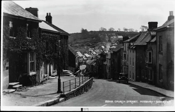 Framed Print : Church Street, Modbury Framed Print : Church Street, Modbury