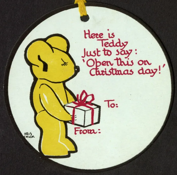 Framed Print : Circular Christmas gift tag featuring a teddy bear Framed Print : Circular Christmas gift tag featuring a teddy bear