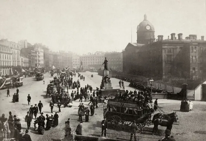 Framed Print : City Centre, Manchester, pedestrians, horse drawn omnibus Framed Print : City Centre, Manchester, pedestrians, horse drawn omnibus