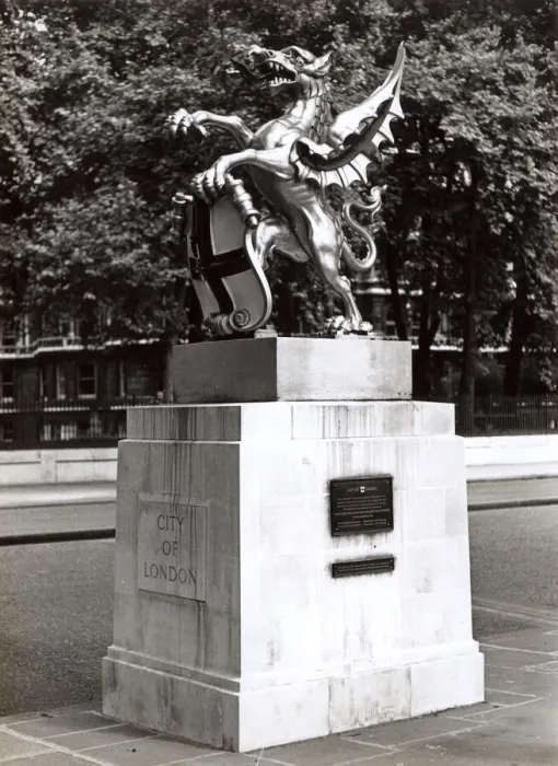 Framed Print : The City Dragon - City of London - pedestal Framed Print : The City Dragon - City of London - pedestal