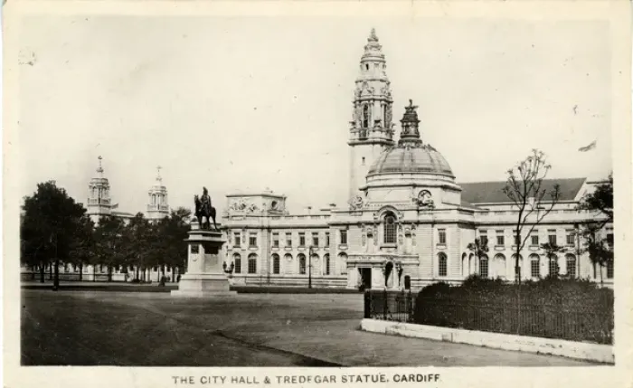 Framed Print : The City Hall, Cardiff, Glamorgan Framed Print : The City Hall, Cardiff, Glamorgan