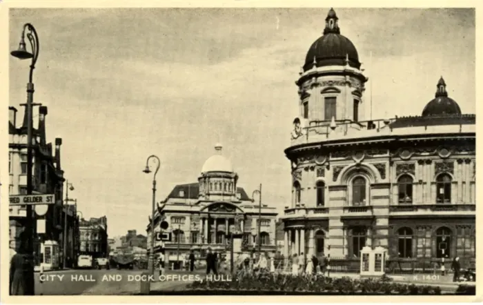 Framed Print : City Hall & Dock Offices, Hull, Yorkshire Framed Print : City Hall & Dock Offices, Hull, Yorkshire