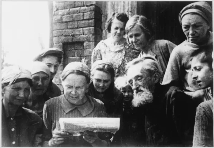 Framed Print : Civilians Read War News Framed Print : Civilians Read War News
