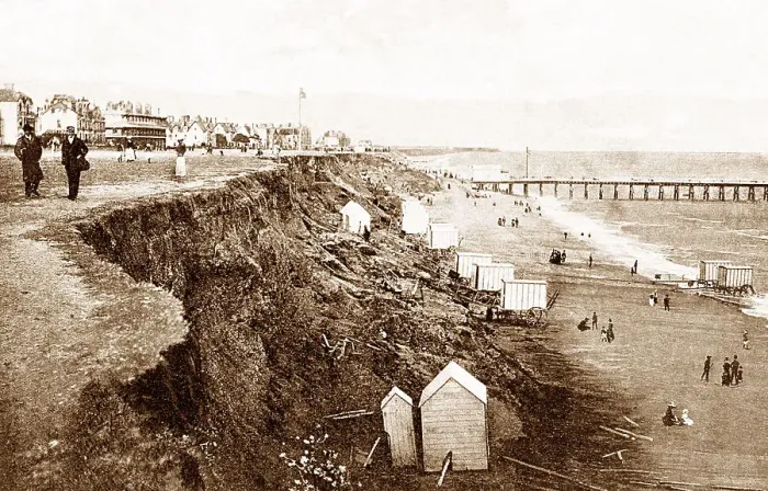 Framed Print : Clacton Beach and Pier Framed Print : Clacton Beach and Pier