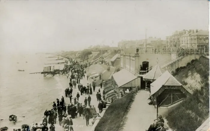 Framed Print : Clacton Beach and Promenade Framed Print : Clacton Beach and Promenade