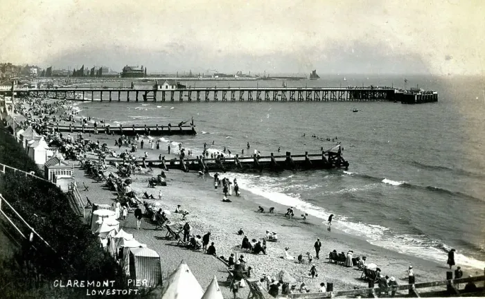 Framed Print : Claremont Pier, Lowestoft, Suffolk Framed Print : Claremont Pier, Lowestoft, Suffolk