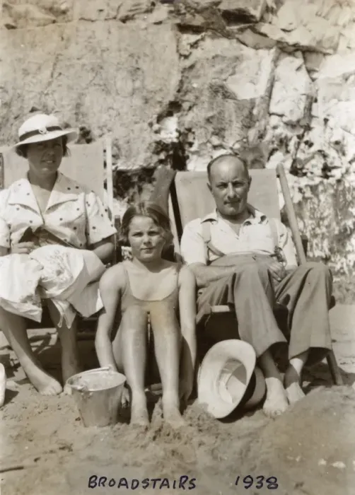 Framed Print : Classic Seaside Family snap - Broadstairs Framed Print : Classic Seaside Family snap - Broadstairs