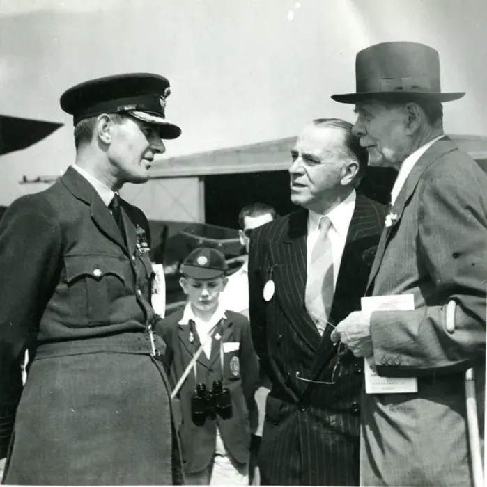 Framed Print : Claude Grahame-White, centre, with Lord Trenchard, right? Framed Print : Claude Grahame-White, centre, with Lord Trenchard, right?