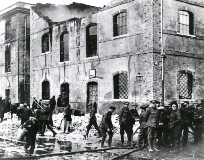 Framed Print : Clearing up bomb damage, Salonika, Greece, WW1 Framed Print : Clearing up bomb damage, Salonika, Greece, WW1