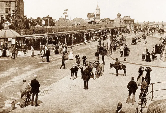 Framed Print : Cleethorpes The Promenade early 1900s Framed Print : Cleethorpes The Promenade early 1900s