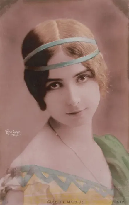 Framed Print : CLEO DE MERODE French actress and dancer who became the mistress of Leopold II, King of the Belgians Date: early 1900s Framed Print : CLEO DE MERODE French actress and dancer who became the mistress of Leopold II, King of the Belgians Date: early 1900s