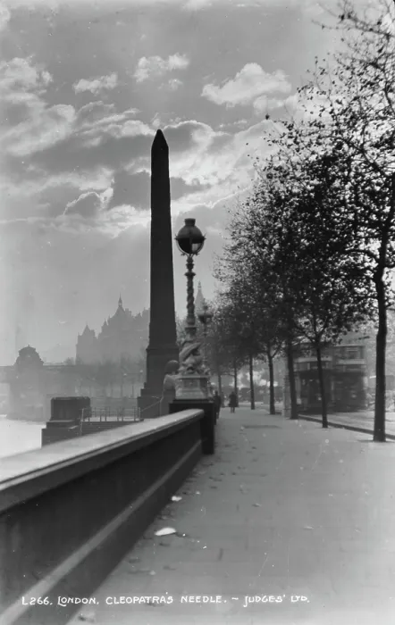 Framed Print : Cleopatra's Needle in London Framed Print : Cleopatra's Needle in London