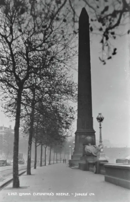 Framed Print : Cleopatra's Needle in London Framed Print : Cleopatra's Needle in London