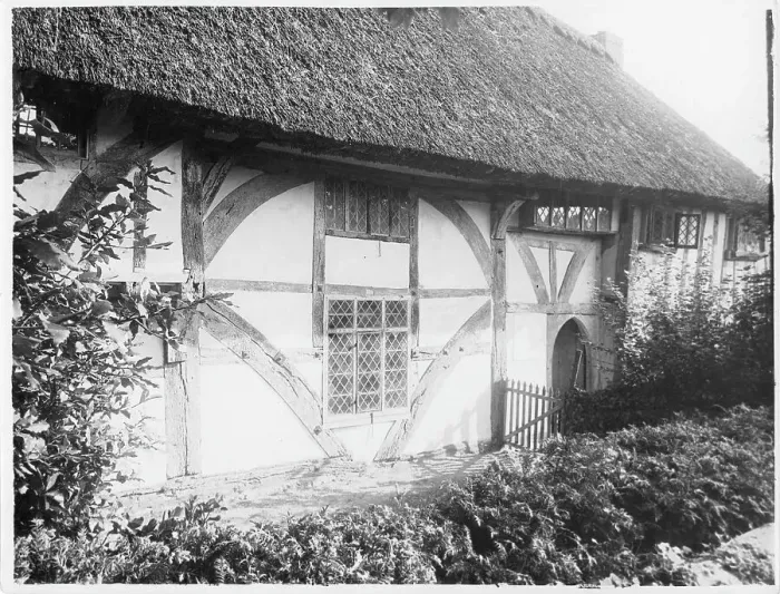 Framed Print : Clergy House, Alfreston, Sussex Framed Print : Clergy House, Alfreston, Sussex