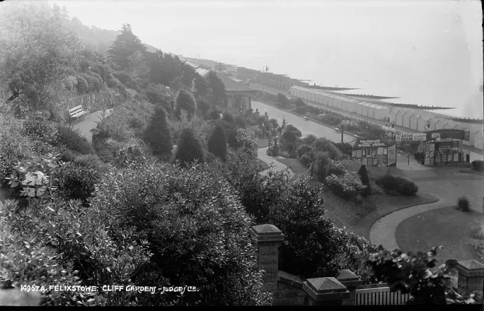 Framed Print : Cliff Garden in Felixstowe Framed Print : Cliff Garden in Felixstowe