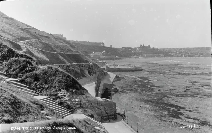 Framed Print : The Cliff Walks, Scarborough Framed Print : The Cliff Walks, Scarborough