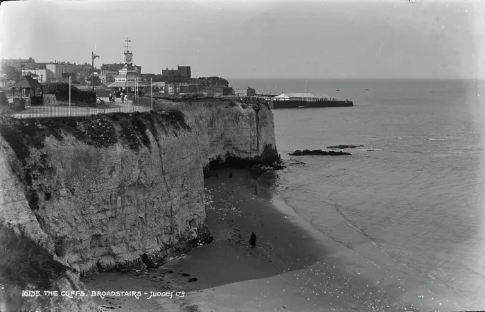 Framed Print : The Cliffs, Broadstairs Framed Print : The Cliffs, Broadstairs