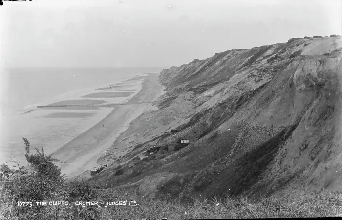 Framed Print : The Cliffs at Cromer Framed Print : The Cliffs at Cromer
