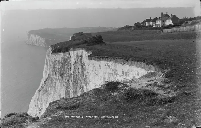 Framed Print : The Cliffs at St. Margaret's Bay Framed Print : The Cliffs at St. Margaret's Bay
