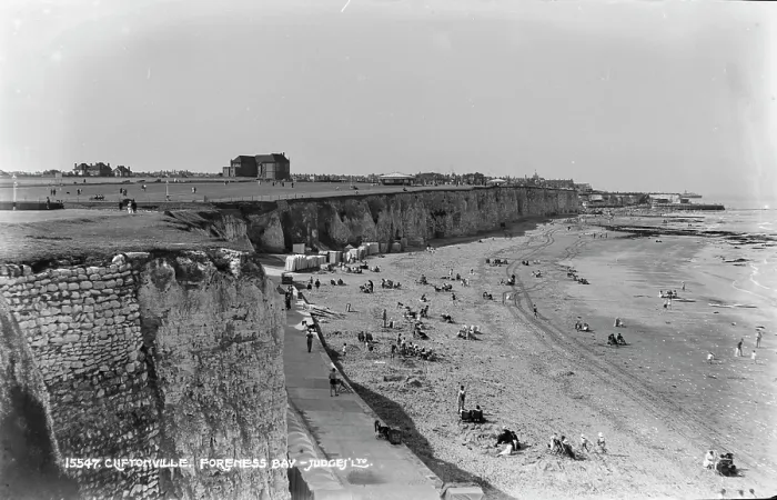 Framed Print : Cliftonville Beach at Foreness Bay Framed Print : Cliftonville Beach at Foreness Bay