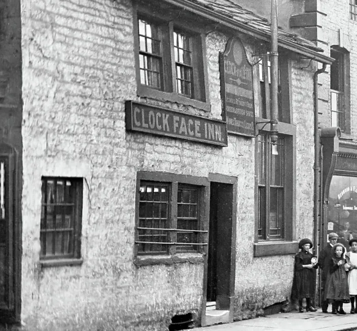 Framed Print : Clock Face Inn, Burnley, Lancashire, early 1900s Framed Print : Clock Face Inn, Burnley, Lancashire, early 1900s