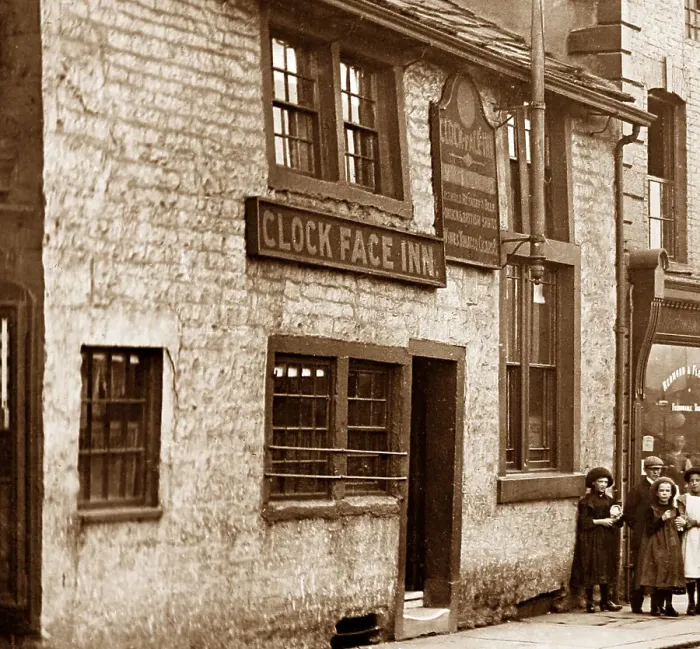 Framed Print : Clock Face Inn, Burnley, Lancashire, early 1900s Framed Print : Clock Face Inn, Burnley, Lancashire, early 1900s