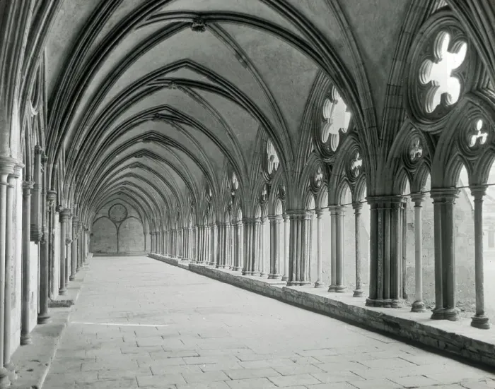 Framed Print : The Cloisters, East Walk, Salisbury Cathedral, Wiltshire Framed Print : The Cloisters, East Walk, Salisbury Cathedral, Wiltshire