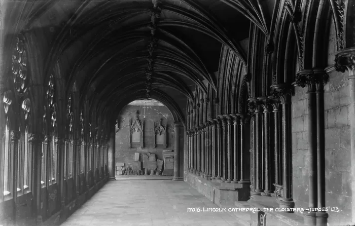 Framed Print : The Cloisters of Lincoln Cathedral Framed Print : The Cloisters of Lincoln Cathedral
