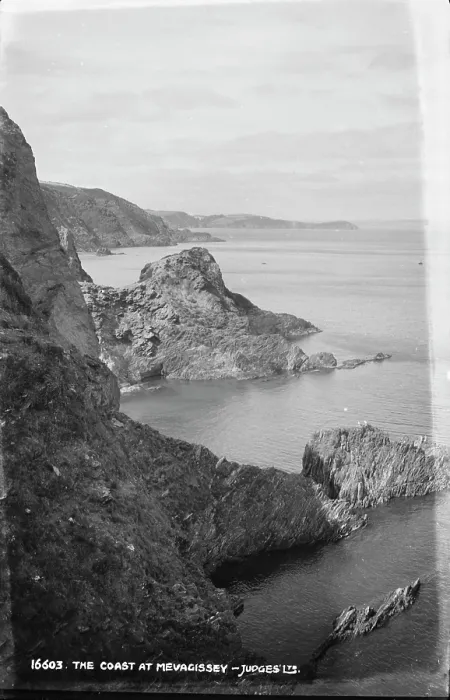 Framed Print : The Coast at Mevagissey Framed Print : The Coast at Mevagissey