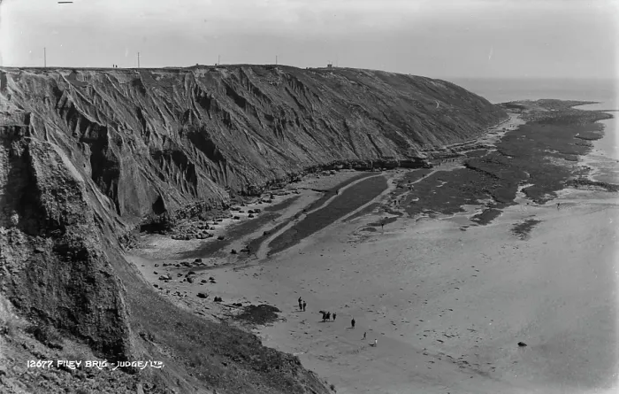 Framed Print : Coastal Cliffs at Filey Framed Print : Coastal Cliffs at Filey