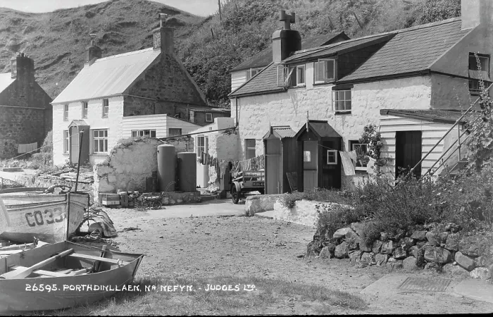 Framed Print : Coastal Cottages at Porthdinllaen Framed Print : Coastal Cottages at Porthdinllaen