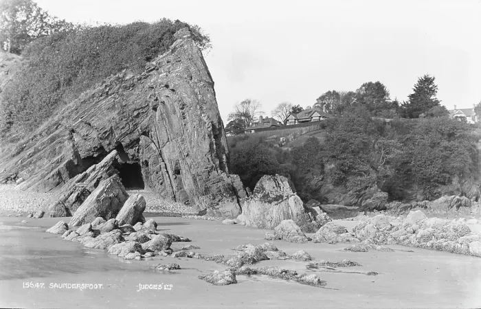 Framed Print : Coastal Landscape of Saundersfoot Framed Print : Coastal Landscape of Saundersfoot