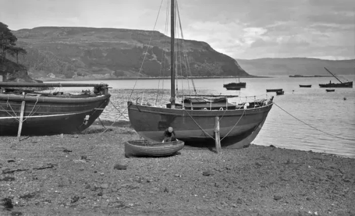 Framed Print : Coastal scene in Portree, Isle of Skye, Scotland Framed Print : Coastal scene in Portree, Isle of Skye, Scotland