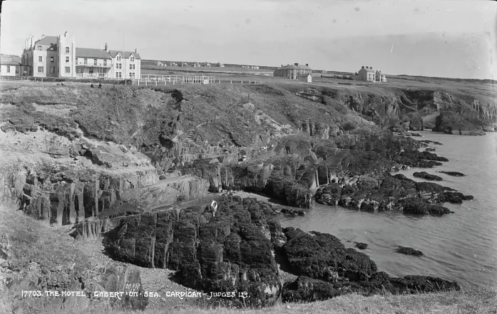 Framed Print : Coastal View of the Hotel at Clybourn on Sea Framed Print : Coastal View of the Hotel at Clybourn on Sea