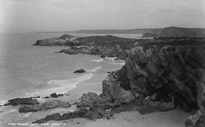 Framed Print : Coastal View of Lusty Glaze, Newquay Framed Print : Coastal View of Lusty Glaze, Newquay
