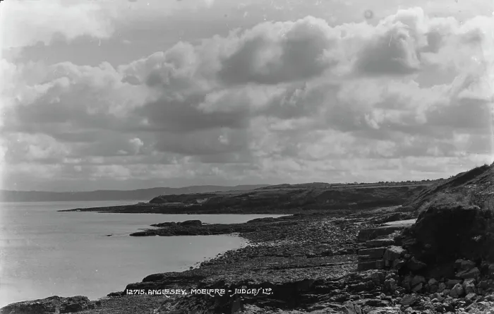 Framed Print : Coastal View of Moelfre, Anglesey