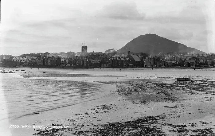 Framed Print : Coastal View of North Berwick Framed Print : Coastal View of North Berwick