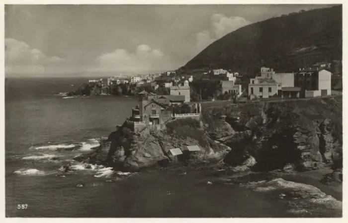 Framed Print : Coastal villas and point, Algiers, Algeria Framed Print : Coastal villas and point, Algiers, Algeria