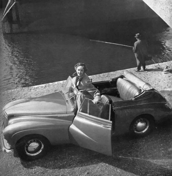 Framed Print : Coat by Rensor, car by Sunbeam Talbot, 1953 Framed Print : Coat by Rensor, car by Sunbeam Talbot, 1953