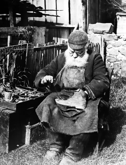 Framed Print : A cobbler - early 1900s Framed Print : A cobbler - early 1900s