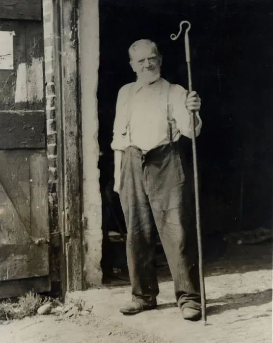 Framed Print : COCKNEY BLACKSMITH / 1932 Framed Print : COCKNEY BLACKSMITH / 1932