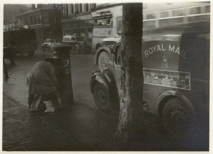 Framed Print : Collecting the mail on Christmas Eve - Ashley Street, London Framed Print : Collecting the mail on Christmas Eve - Ashley Street, London