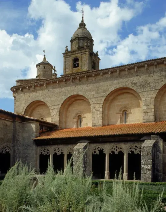 Framed Print : Collegiate Church of Saint Mary. Cloister. Spain