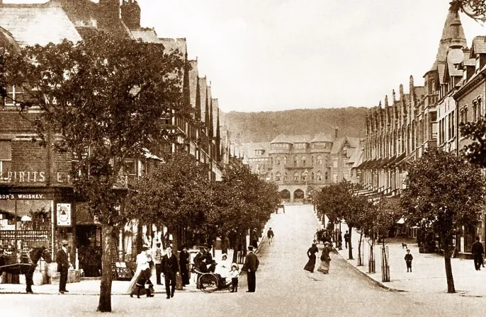 Framed Print : Colwyn Bay Station Road early 1900s Framed Print : Colwyn Bay Station Road early 1900s